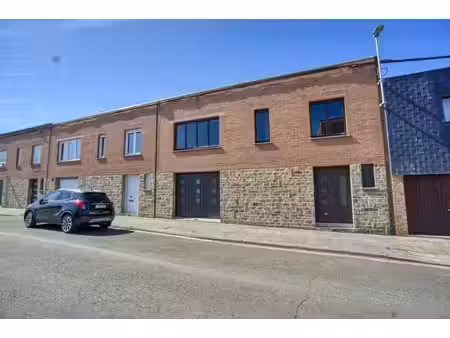 très spacieuse maison sur les hauteurs  au calme !