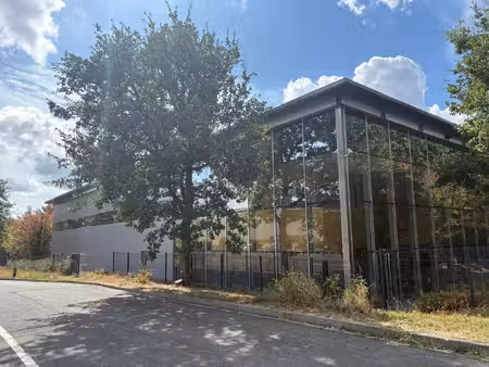 location local professionnel 160m²