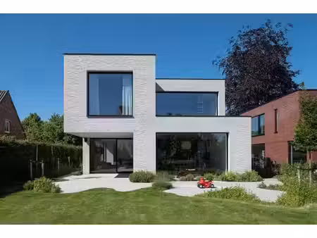 villa architecturale haut de gamme dans un rue en cul-de-sac