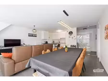 duplex avec trois chambres et deux salles de bains au cœur …