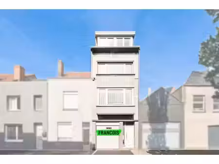 maison familiale à rafraîchir avec garage intégré et pièces…