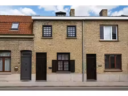 maison de 3 chambres avec jardin orienté sud à vendre.