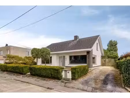 ruime gezinswoning met 3 slaapkamers  grote tuin én een g...