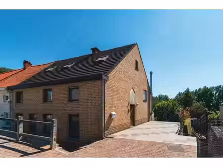 maison familiale spacieuse avec 4 chambres  située dans l...