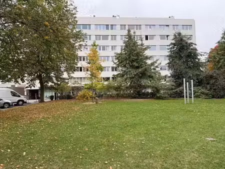 appart spacieux et idéalement situé  avec 2 chamb & terrasse
