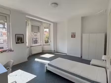 grande chambre étudiante – colocation de qualité- schaerbeek
