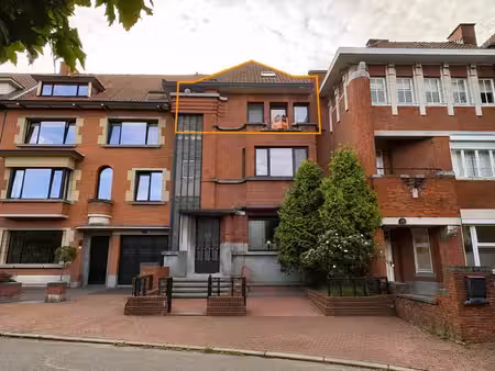 duplex (2 chambres) avec vue sur la place mouroit  renaix