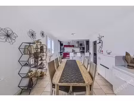 a champforgeuil  appartement t3 rénové de 82 m² avec goût