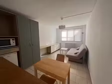 location meublée appartement 1 pièce 22.7 m² à chartres (28000)  520 €