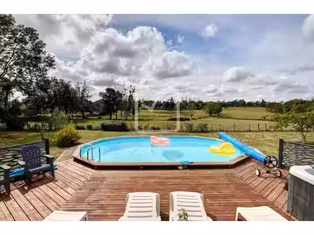 pavillon avec piscine et dépendance