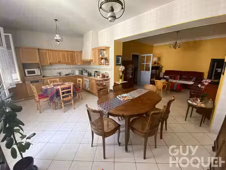 châteaudun centre-ville ? maison de ville avec 4 chambres  42 m² de séjour