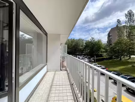 proximité ucl - studio semi-meublé de +/- 32m² avec terrasse