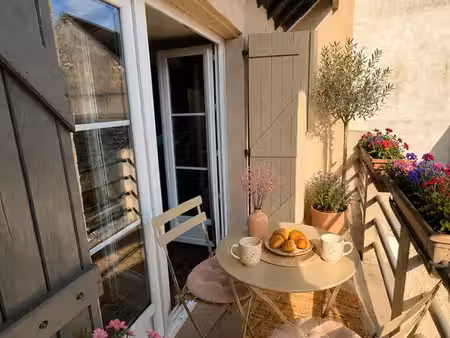centre-ville d’orléans – grand t2/t3 de 65 m2 avec balcon – au calme