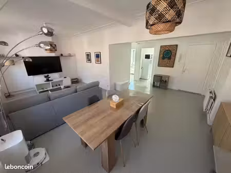 t2 56 m² – 2 balcons – rue royale / place d’armes