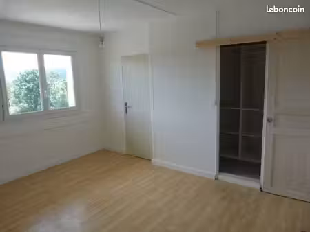 t2 lumineux à louer