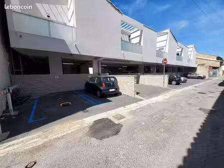 place de parking à louer à bernis centre