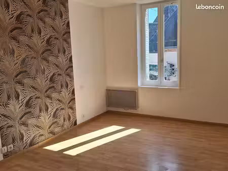 romorantin (st jean) - maison/courette : séjour+2 chambres