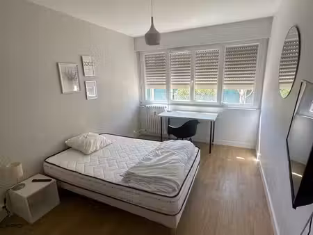 chambre meublée