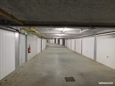 garage individuel fermé et sécurisé