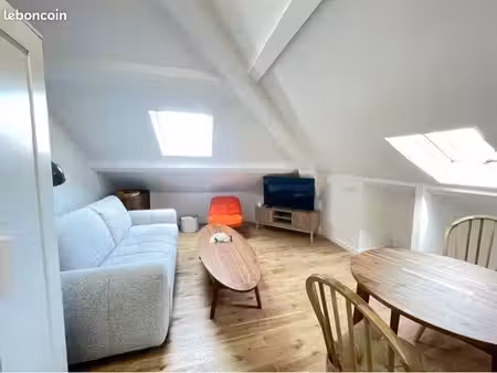disponible le 10 octobre: appartement fonctionnel et chaleureux  idéalement situé au pied 