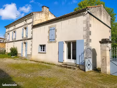 marsac - maison charentaise f5 avec jardin  garage et dépendance