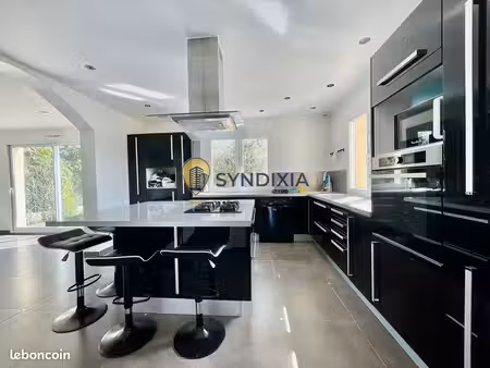 maison 6 pièces 158 m²