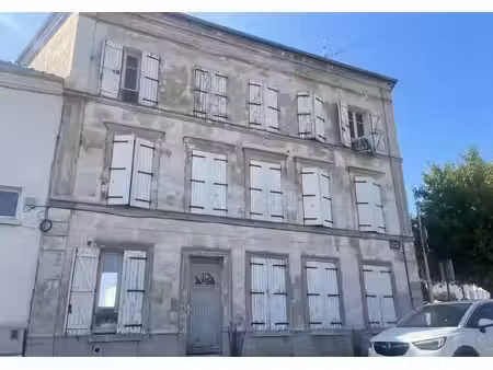 chateau thierry (02) vente centre ville immeuble de rapport 4 appartements  plus terrain p