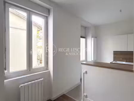 lyon 3ème - avenue lacassagne - prox. grange blanche - t1 rénové de 20m2 au calme