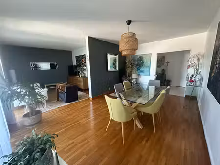 spacieux t-4 de 114 m² à 200 m de l'horloge
