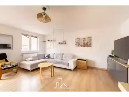 maison de ville avec garage  cave  5-6 chambres  sans travaux