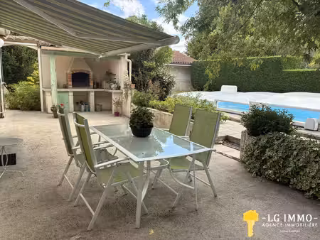 maison plain pied  3 chambres  garages  jardin  piscine