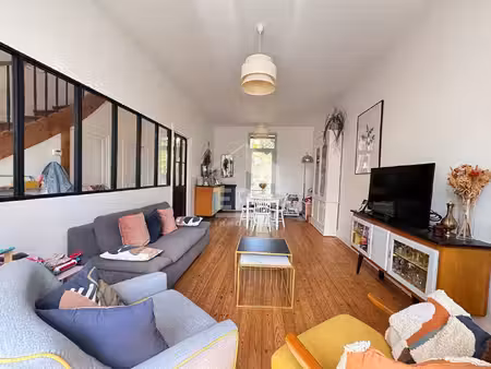 a vendre très jolie maison de ville avec garage et jardin dans périgueux
