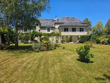 en périgord noir  maison de ville avec accès rivière et vue sur la campagne