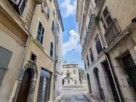 vente commerce 65 m² toulon (83000)