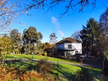 maison rénovée avec jardin 2500m2 et grand atelier