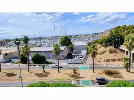 le cap d'agde falaises studio avec cabine séparée et loggia vitrée  parking privé