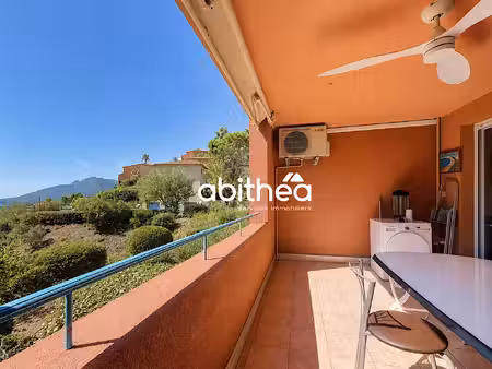 appartement avec loggia et vue mer