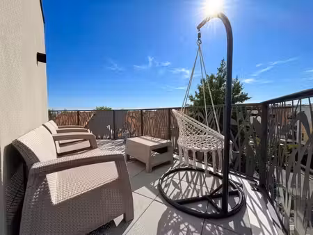dernier étage • terrasse de plus de 46 m² • 3 chambres