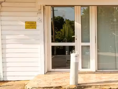 à vendre – local professionnel loué – la rivière saint-louis