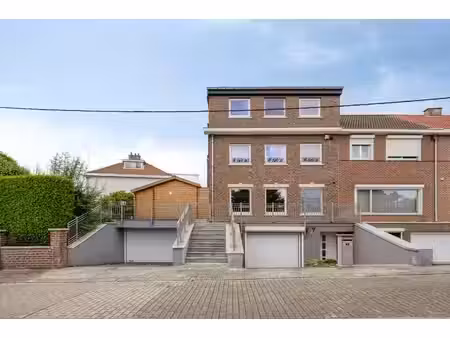 maison prête à habiter avec 4 ch.  jardin & 2 garages