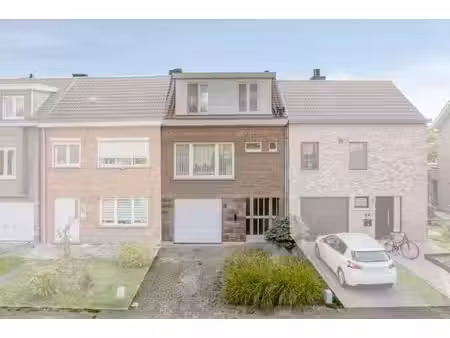 ruime bel-etage in rustige woonwijk van gentbrugge