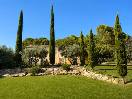 à louer - maison t5 avec piscine  terrasse et grand jardin - lambesc