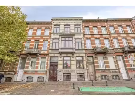 maison de ville de 7 chambres à rafraîchir avec jardin urbai