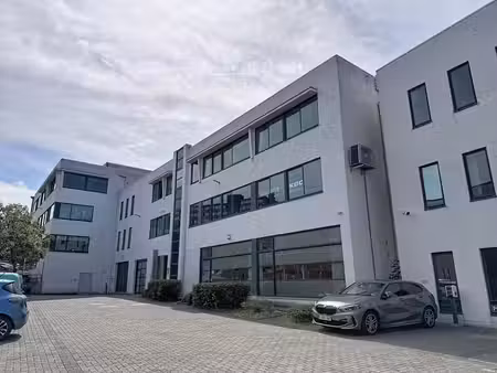 bureaux de 287m² + 6 emplacements de parking
