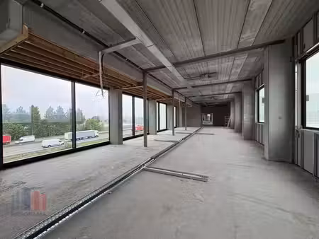 uitstekend gelegen kantoor van 1.408 m² met visibiliteit ...