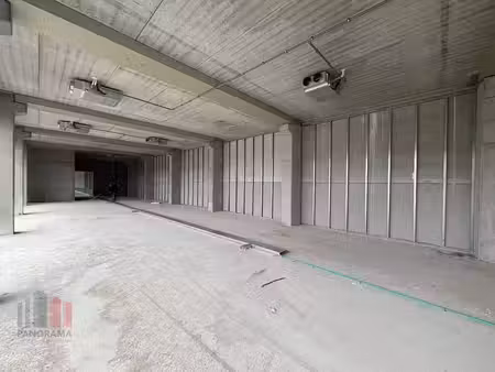 uitstekend gelegen kantoor van 478 m² met visibiliteit op...