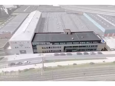 veelzijdig kantoorgebouw met 36 parkeerplaatsen te koop i...