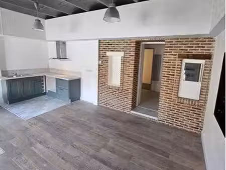 ? logement 60 m² rénové à neuf – 1 chambre – terrasse – 2 parkings