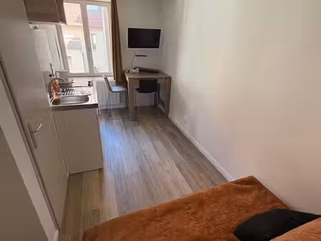 studio a louer rénove à neuf veille ville