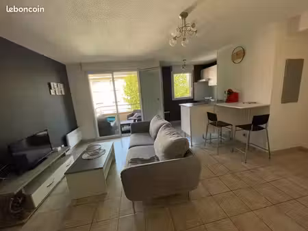 appartement t2 avec balcon piscine